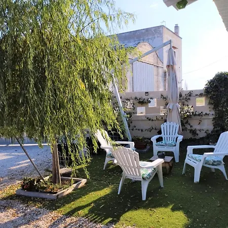 Bed & Breakfast Gli Oleandri 3*